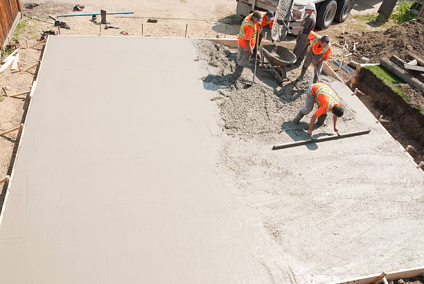 Best Concrete Walkway Installation  in Moore, OK